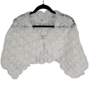 HANDMADE | crocheted delicate small shoulder cover cape